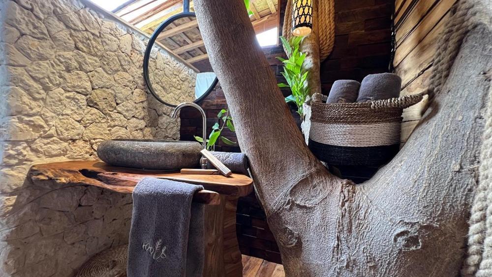 Roots Tree House Villa Uluwatu Exteriör bild